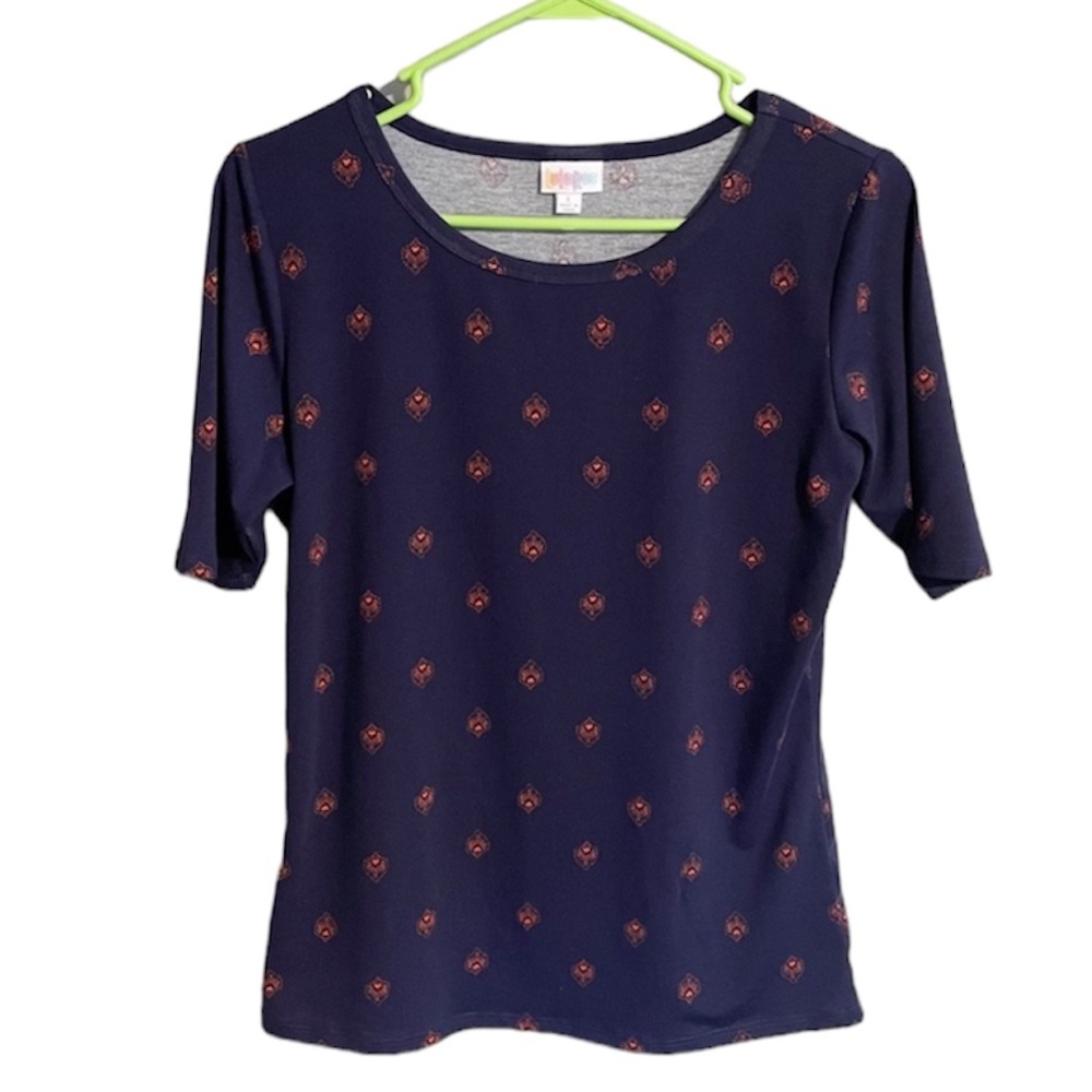 ⭐️4 for $10⭐️ Lularoe Short Sleeve T Shirt. Women’s Large Navy / Red Shirt.